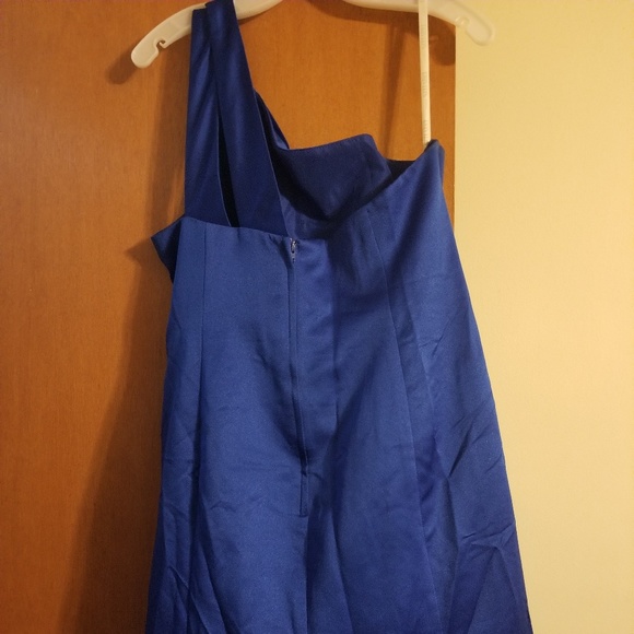 Bridal dress can be used for prom or any event - Picture 2 of 3